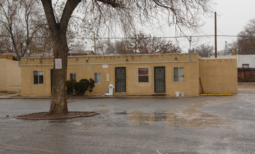 Central West Apartments in Albuquerque, NM - Foto de edificio - Building Photo