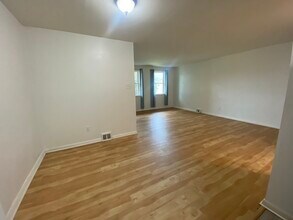 2638 Daphne Rd, Unit 1 in Philadelphia, PA - Foto de edificio - Building Photo