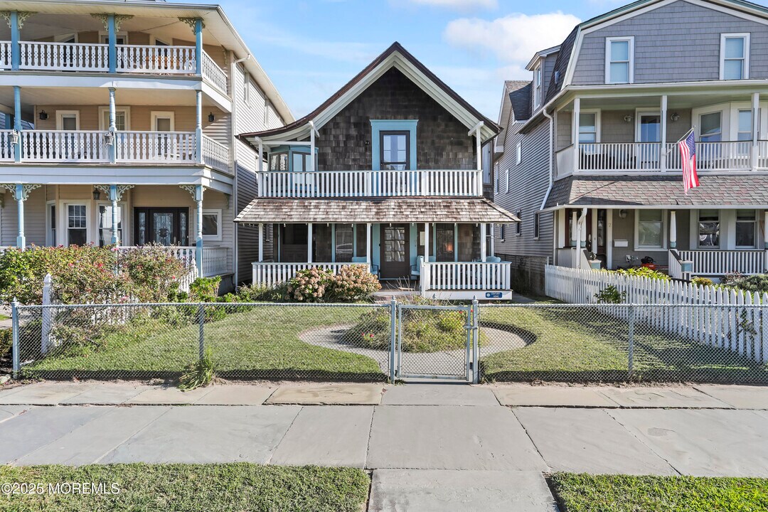 9 Pitman Ave in Ocean Grove, NJ - Building Photo