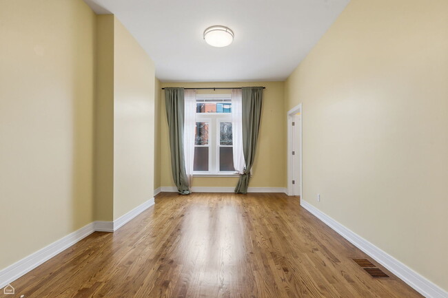 2523 W Chicago Ave in Chicago, IL - Building Photo - Building Photo