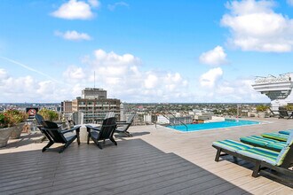 925 Common in New Orleans, LA - Building Photo - Building Photo