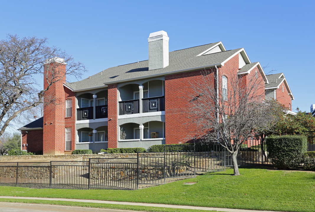 Stonebridge at Bear Creek in Euless, TX - Foto de edificio