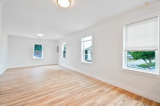 9 Colwell St in Cranston, RI - Building Photo - Building Photo