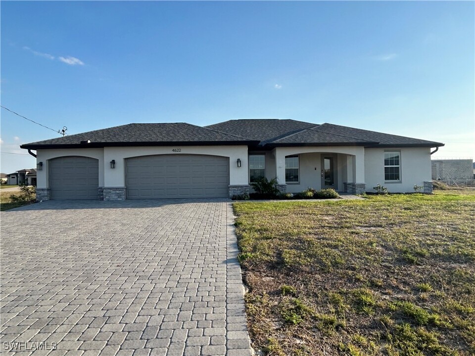 4622 NW 34th Terrace in Cape Coral, FL - Building Photo