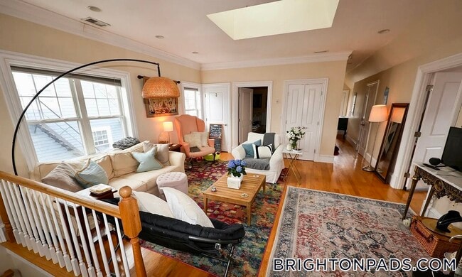 55 Hobart St, Unit 2 in Boston, MA - Building Photo - Building Photo