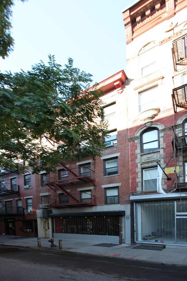 219 Mott St in New York, NY - Building Photo - Building Photo