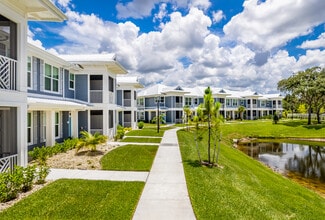 The Residences at Creighton Waterway in North Port, FL - Foto de edificio - Building Photo