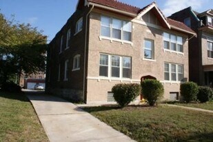 1-411E W Pine Ct in St. Louis, MO - Building Photo