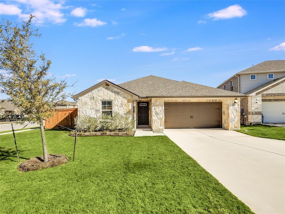 3008 Ivy Arbor Cv in Leander, TX - Building Photo