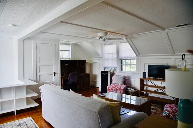 2 N Great Hill Dr in Marion, MA - Building Photo - Building Photo