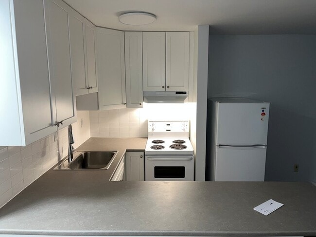 property at 912 Selkirk Ave