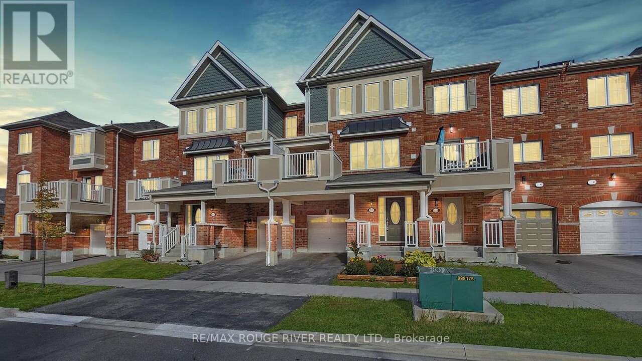 1056 Clipper Ln in Pickering, ON - Building Photo