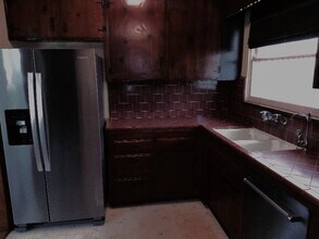 737 N Avon St in Burbank, CA - Foto de edificio - Building Photo