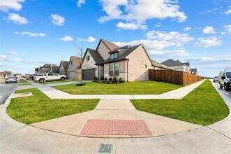 1375 Silverthorne Trl in Justin, TX - Building Photo - Building Photo