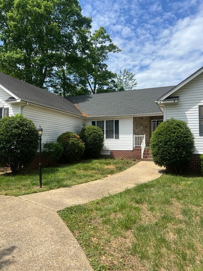 14018 Bonjour Ln in Chester, VA - Building Photo - Building Photo