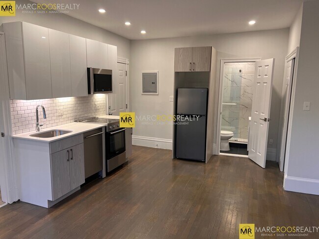 236 Newbury St, Unit 3R in Boston, MA - Building Photo - Building Photo