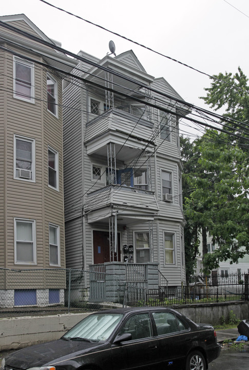 135 Marion St in Paterson, NJ - Building Photo