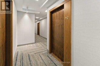 509 Dundas St W in Oakville, ON - Building Photo - Building Photo