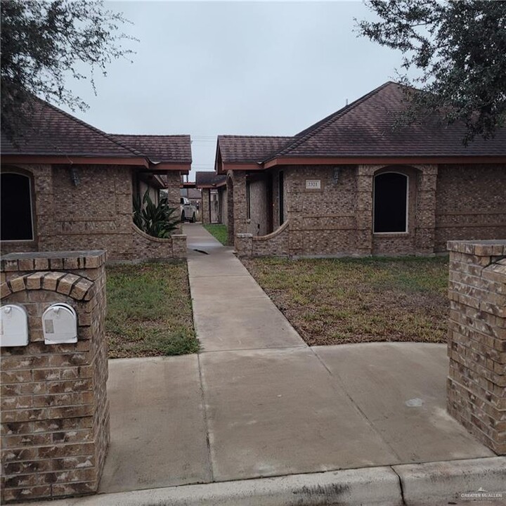 2321 W Candlelight Ln in Edinburg, TX - Building Photo