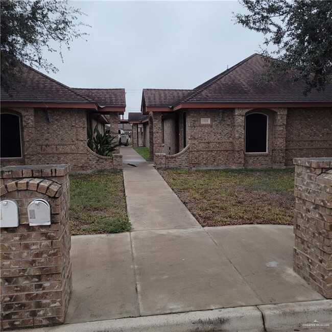 property at 2321 W Candlelight Ln