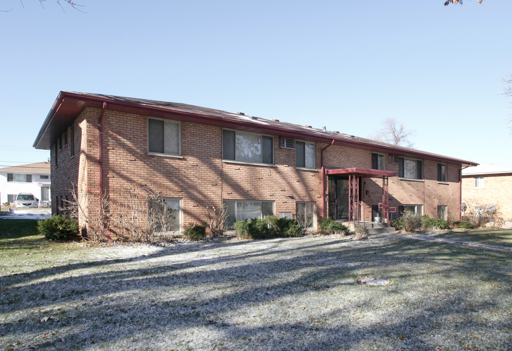 Budget Suites in Richfield, MN - Building Photo