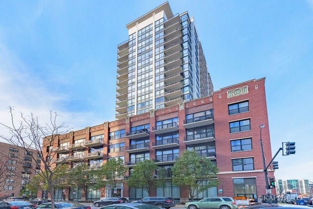 property at 210 S Desplaines St