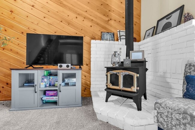 689 Butte Ave in Big Bear, CA - Building Photo - Building Photo