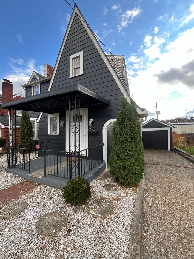 2240 Cleveland Ave in Steubenville, OH - Building Photo - Building Photo