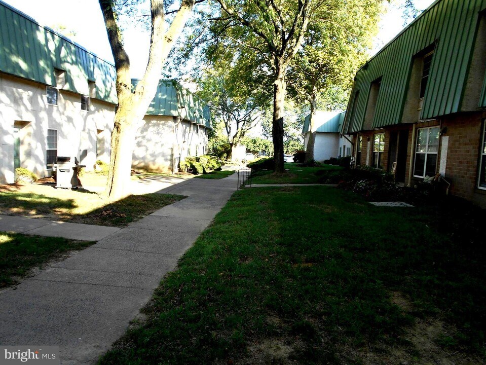 441 Tomlinson Rd-Unit -E16 in Philadelphia, PA - Building Photo