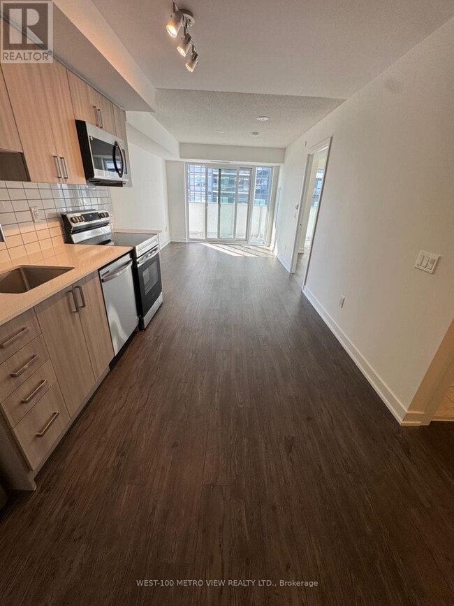 1010 Sandy Beach Rd in Pickering, ON - Building Photo - Building Photo