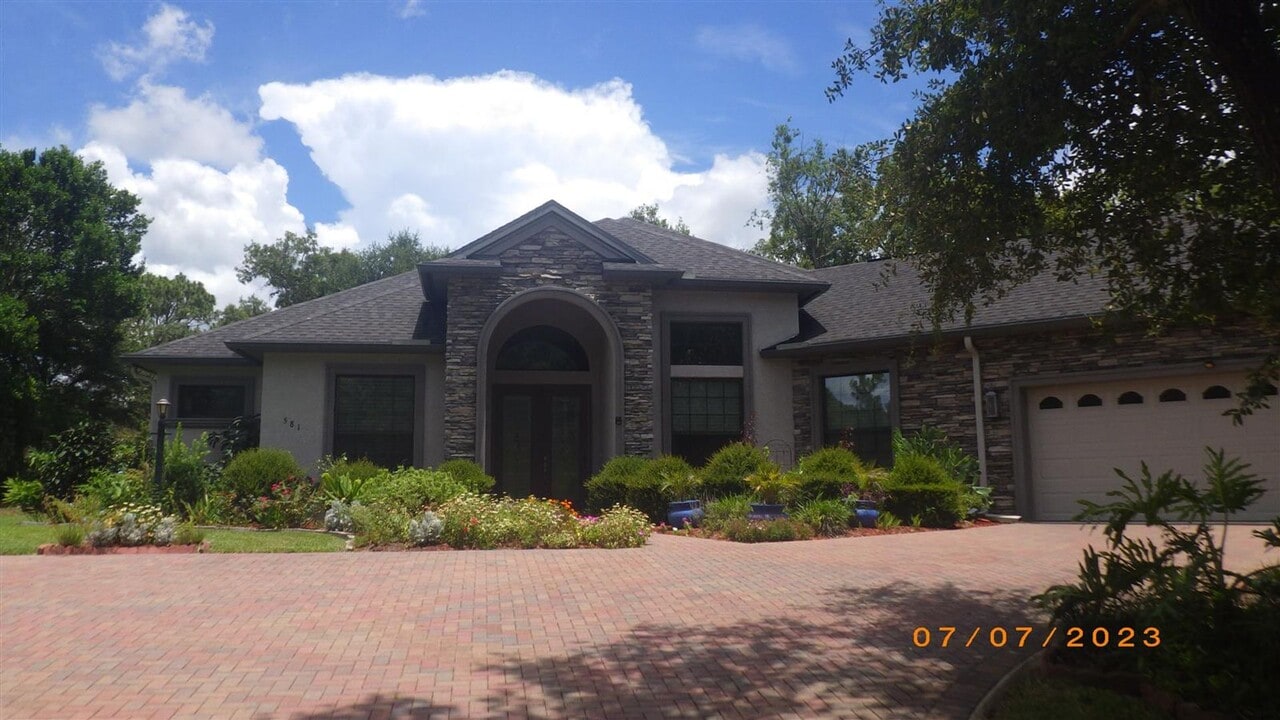 581 E Liberty St in Hernando, FL - Building Photo
