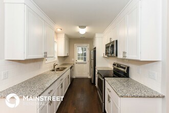 122 W Hite St in Gallatin, TN - Foto de edificio - Building Photo