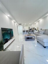 3101 N Country Club Dr, Unit 406 in Aventura, FL - Building Photo - Building Photo