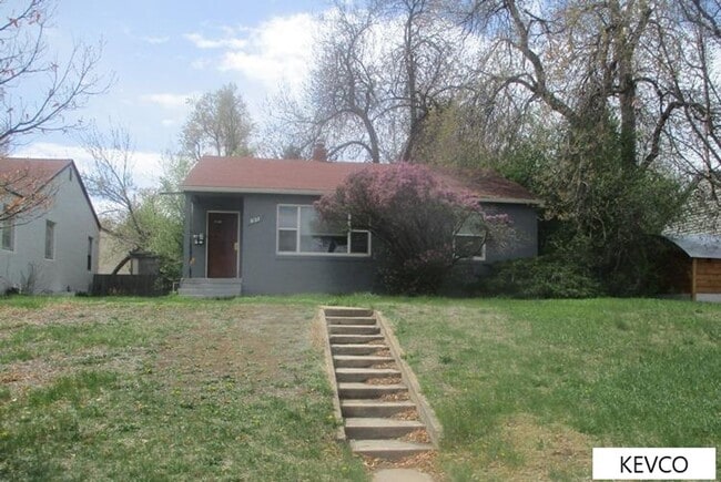 property at 821 W Myrtle St