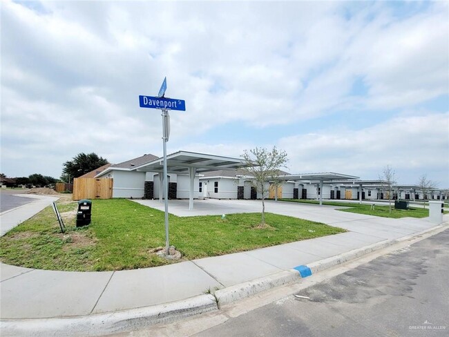 1719 Davenport St-Unit -1 in Weslaco, TX - Building Photo - Building Photo