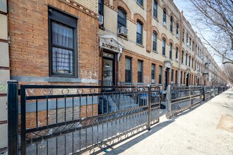 32-70 48th St in Long Island City, NY - Building Photo - Building Photo