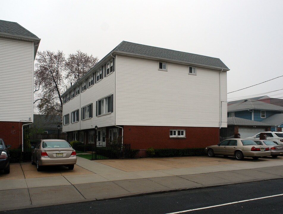 44 W 31st St in Bayonne, NJ - Building Photo