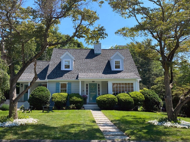 property at 14 Knollwood Dr