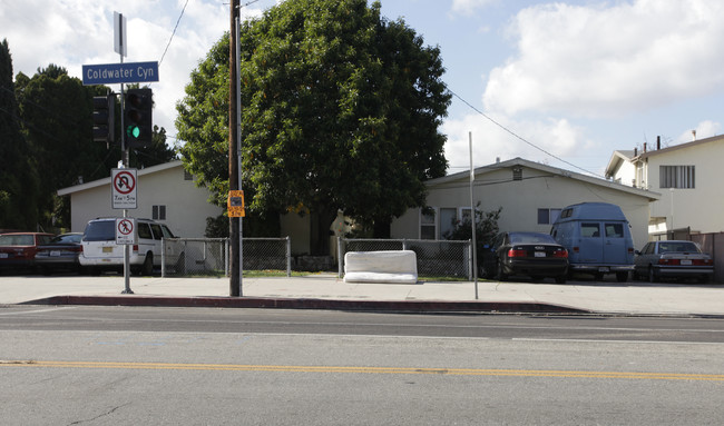 6901-6913 Coldwater Canyon Ave in North Hollywood, CA - Building Photo - Building Photo