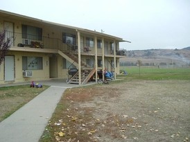 1065 S Oak St Apartamentos