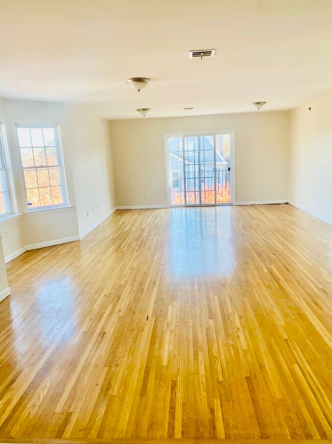 28 Triton Ter in Newark, NJ - Building Photo - Building Photo