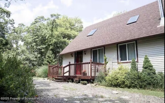 221 Ash Dr in Long Pond, PA - Building Photo - Building Photo