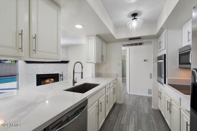 8631 E Osborn Rd in Scottsdale, AZ - Building Photo - Building Photo