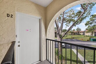 511 Shady Pine Way in Greenacres, FL - Building Photo - Building Photo