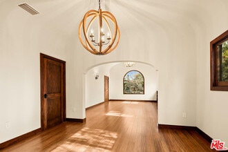 637 N Alta Vista Blvd in Los Angeles, CA - Building Photo - Building Photo