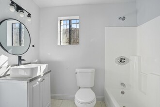 4710 St Elmo Dr in Los Angeles, CA - Foto de edificio - Building Photo