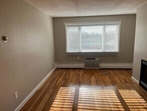50 Evergreen St, Unit #11 in Boston, MA - Foto de edificio - Building Photo