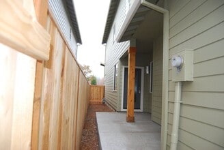 1512 E 1st St in Newberg, OR - Building Photo - Building Photo