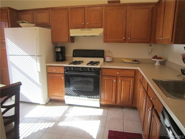 135 W Nyack Rd in Nanuet, NY - Building Photo - Building Photo