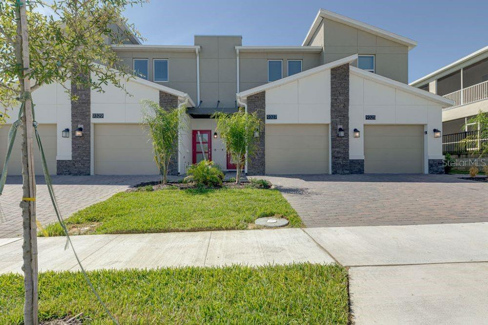 9327 Sommerset Hills Dr in Davenport, FL - Building Photo
